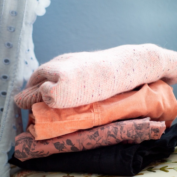Large Lot of Womens Clothes for Resell!